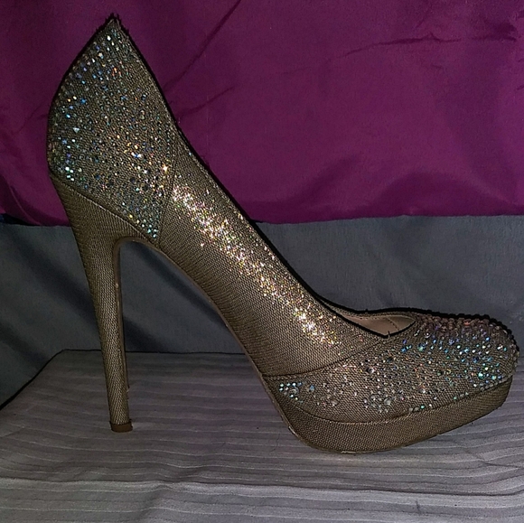 Heels - Picture 4 of 4